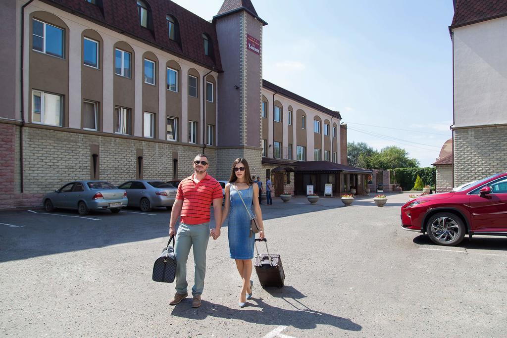 Kamelot Hotel Omsk Exterior foto